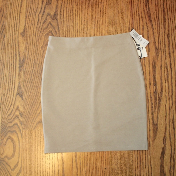 Aritzia Light Grey Primrose Skirt - Picture 3 of 3